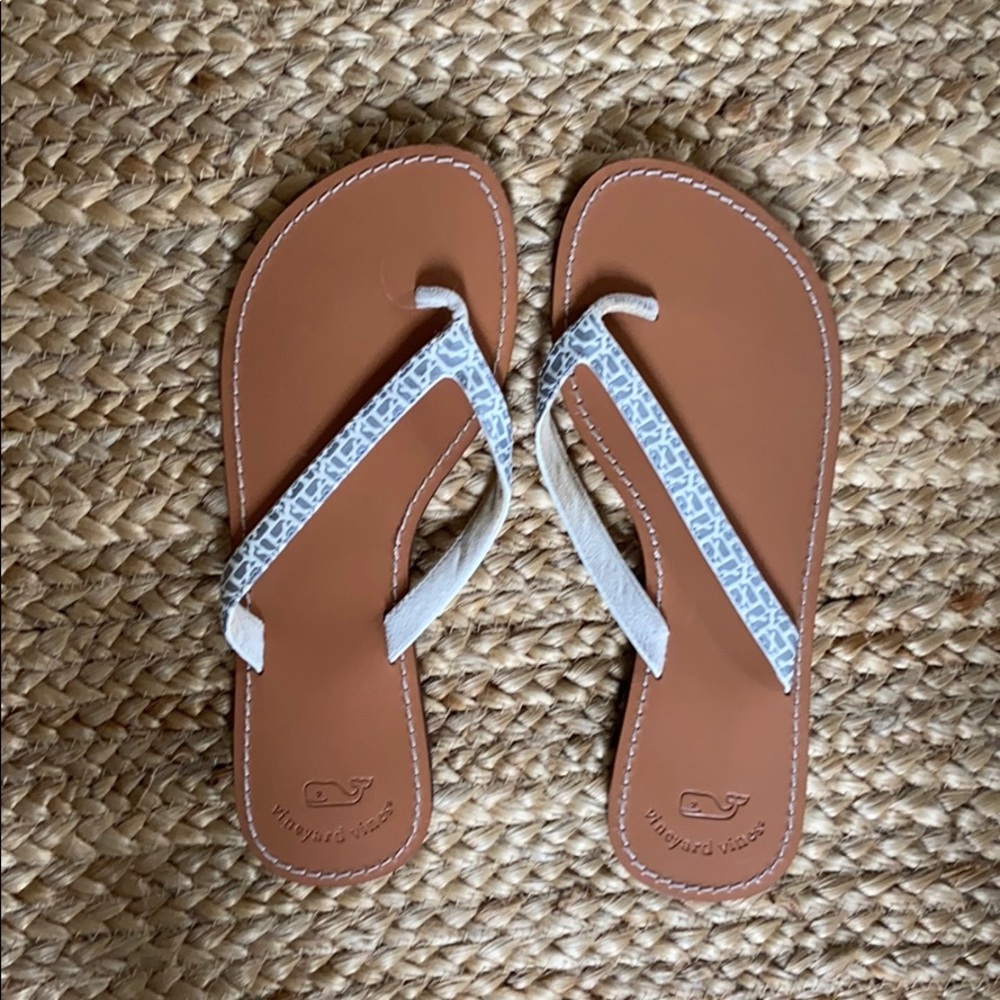 Vineyard Vines Flip Flops